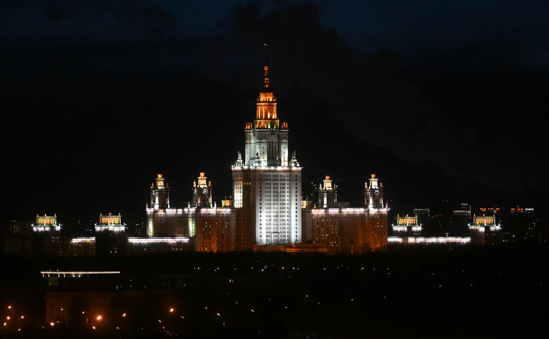 Мгу приняло. МГУ символ. Московский университет Ломоносова марка. Студентки МГУ 2022. Кластер Ломоносов МГУ.