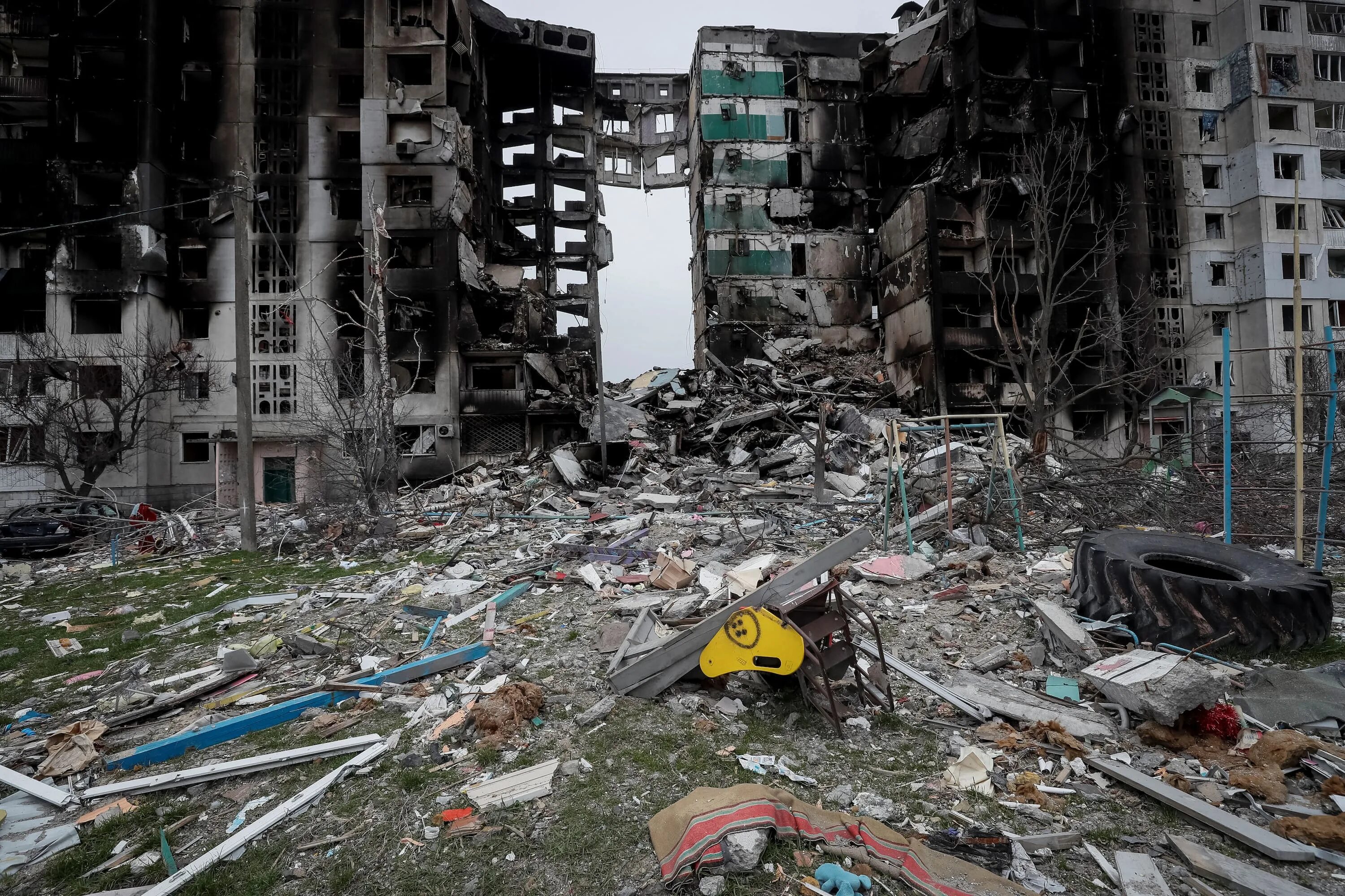 Разрушенное здание. Разрушенные здания в Украине. Разрушенный дом.