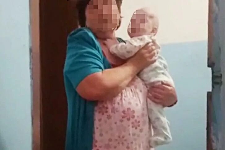 Видео мать избивает. Избитый ребенок родителями. ЯЖЕМАТЬ иззбивает ребенка.