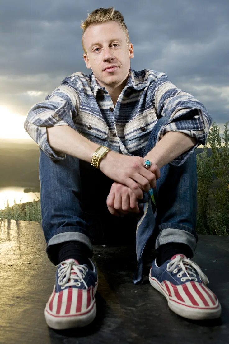 Macklemore wings. Macklemore. маклемор рэпер. macklemore фотосессия. macklemore сейчас.
