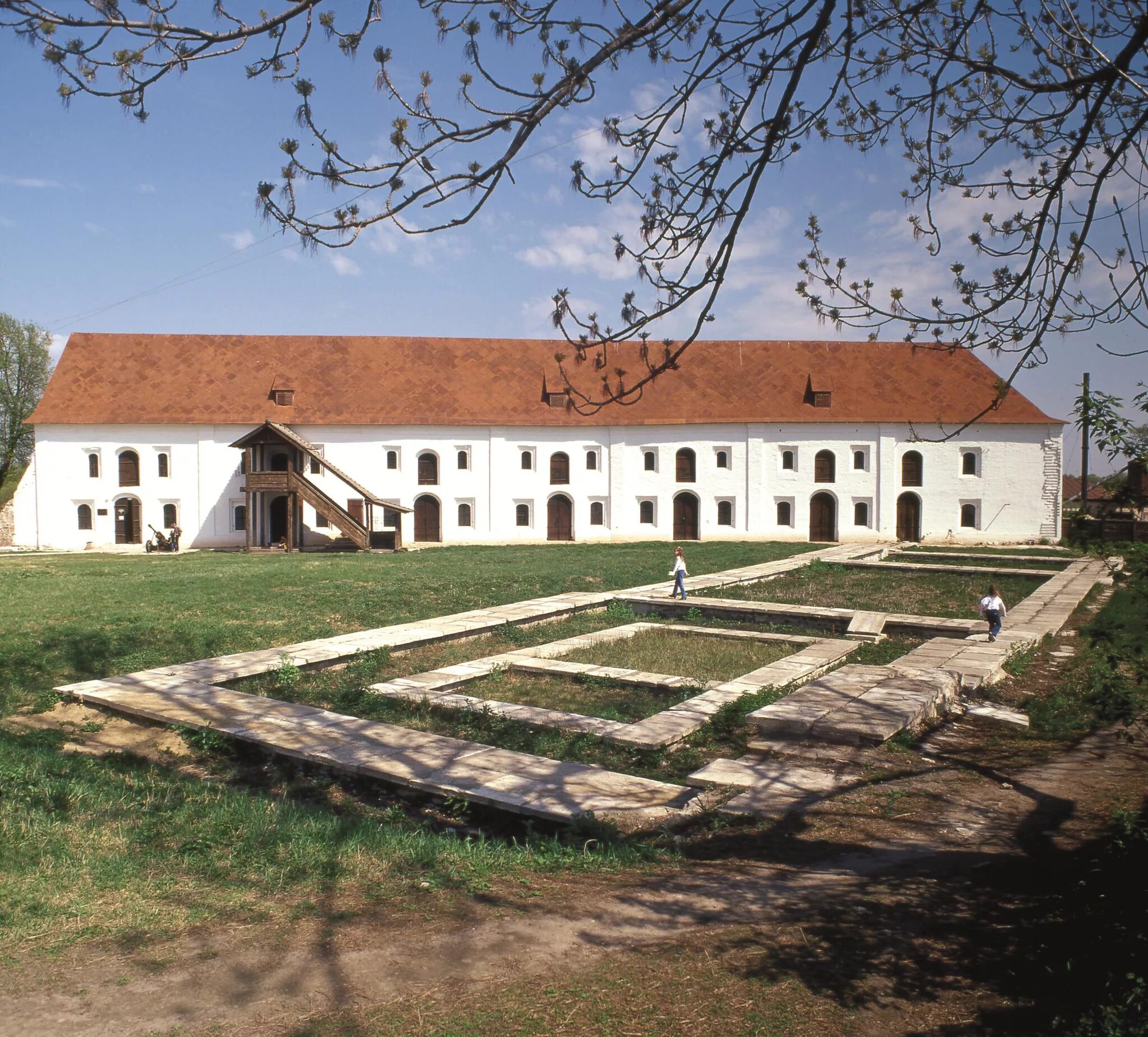 лагерь тарханы лермонтово. парк отель гончаров калужская область. гостиница заповедника дивногорье. имение аксакова в абрамцево. палаты черни рязань.