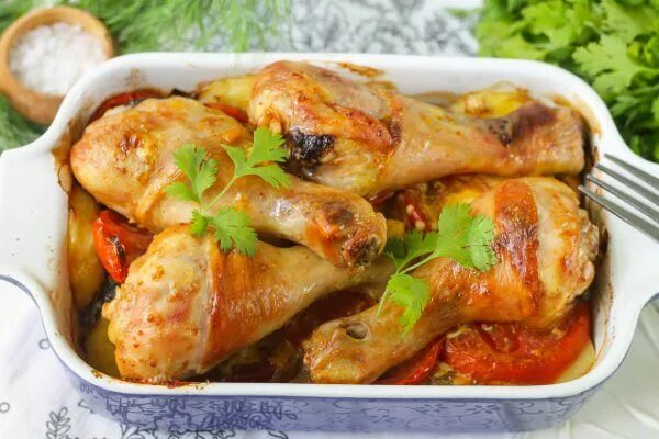 Как приготовить куриные ножки в соусе. Крылья с овощами в духовке. куриные крылышки с овощами в духовке. куриные крылья с овощами в духовке. овощи запеченные с куриными крылышками.