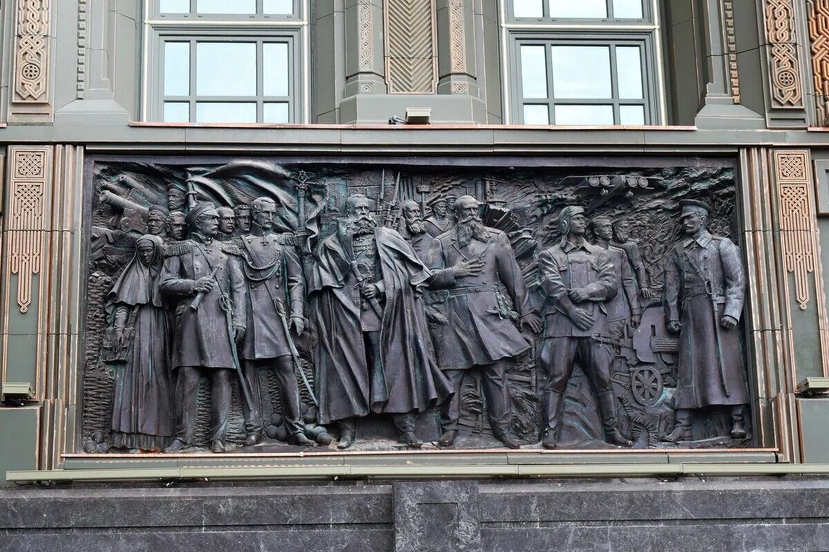 горельеф парад победы где расположен