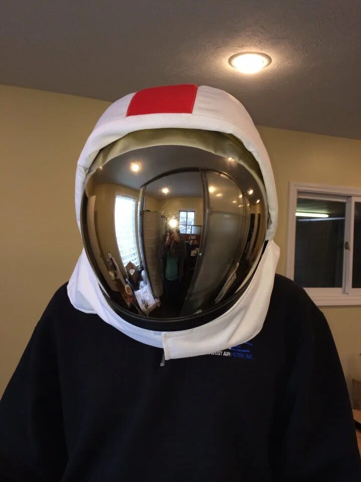 Шлем космонавта детский. Шлем НАСА. Космический шлем для ребенка. Современный космический шлем.