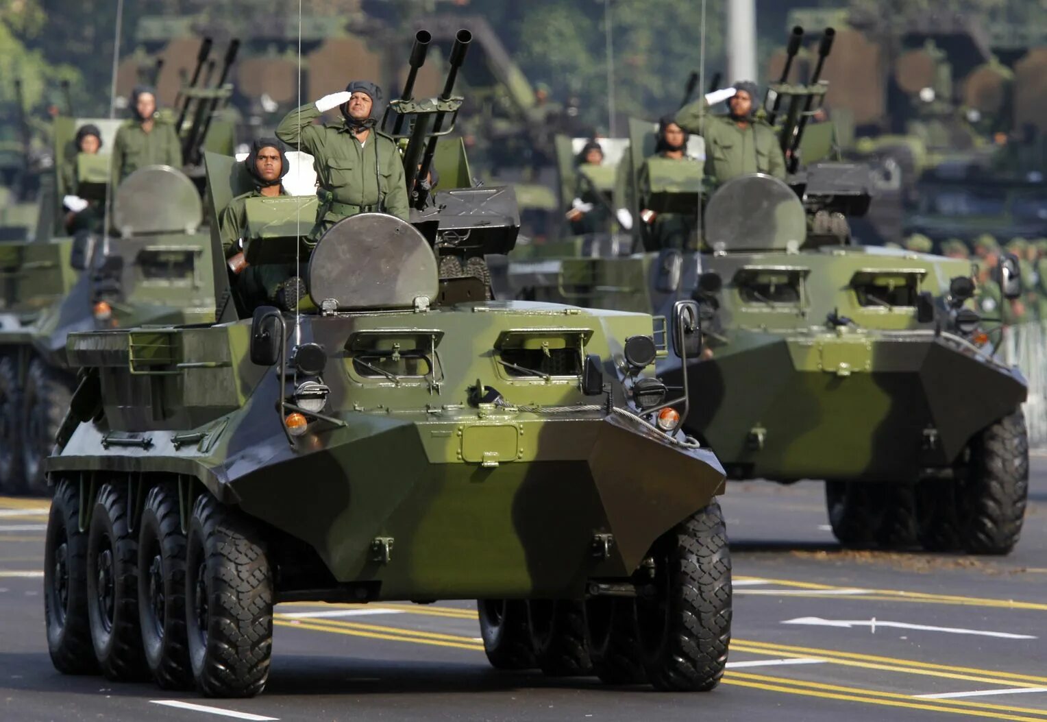 Кубинские военные. Кубинский БТР 60. БТР-60 ЗСУ. БТР-60 Куба. Кубинский БТР 60 С пушкой.