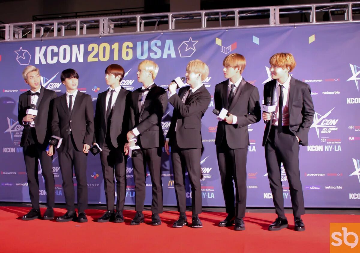 Видео где бтс. BTS KCON 2016. БТС ММА 2016. БТС 2016 год дэсан. V BTS 2016.