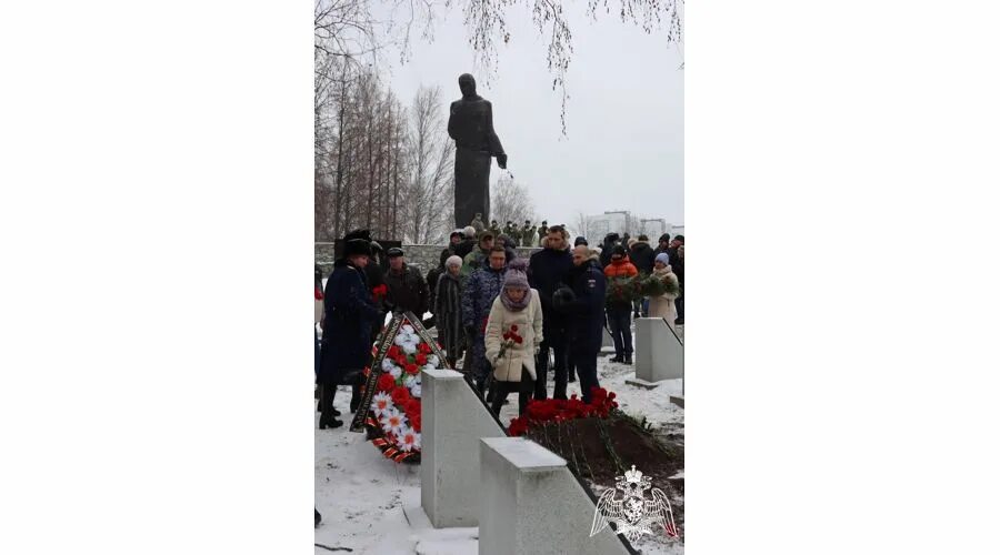 Герой гибнет. Перезахоронение летчиков Всеволожск. Фото перезахоронения Матросова. Перезахоронение Генерала Полуэктова в Сарове.