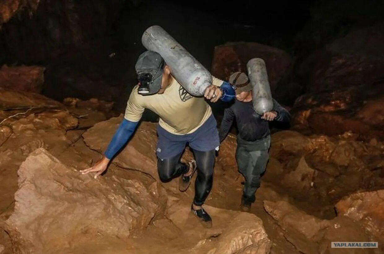 Пещера в Тайланде. Пещера для детей. Дети в пещере Тайланда. Спасение детей из пещеры в Таиланде.