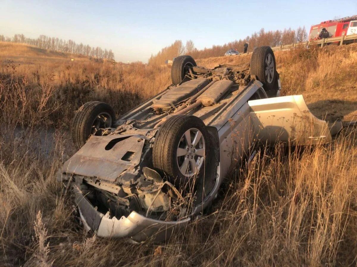 Джип перевернулся. Происшествия в тымовском районе. Четырнадцатая врезалась в крузак. Авария гранд чероки самара. Nissan x-trail перевертыш.