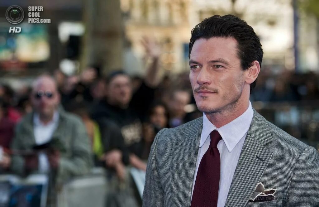 Актер 6 со. Артист тип. Актер 6 со. Ник джонас 2021. Актер 6 жизней.