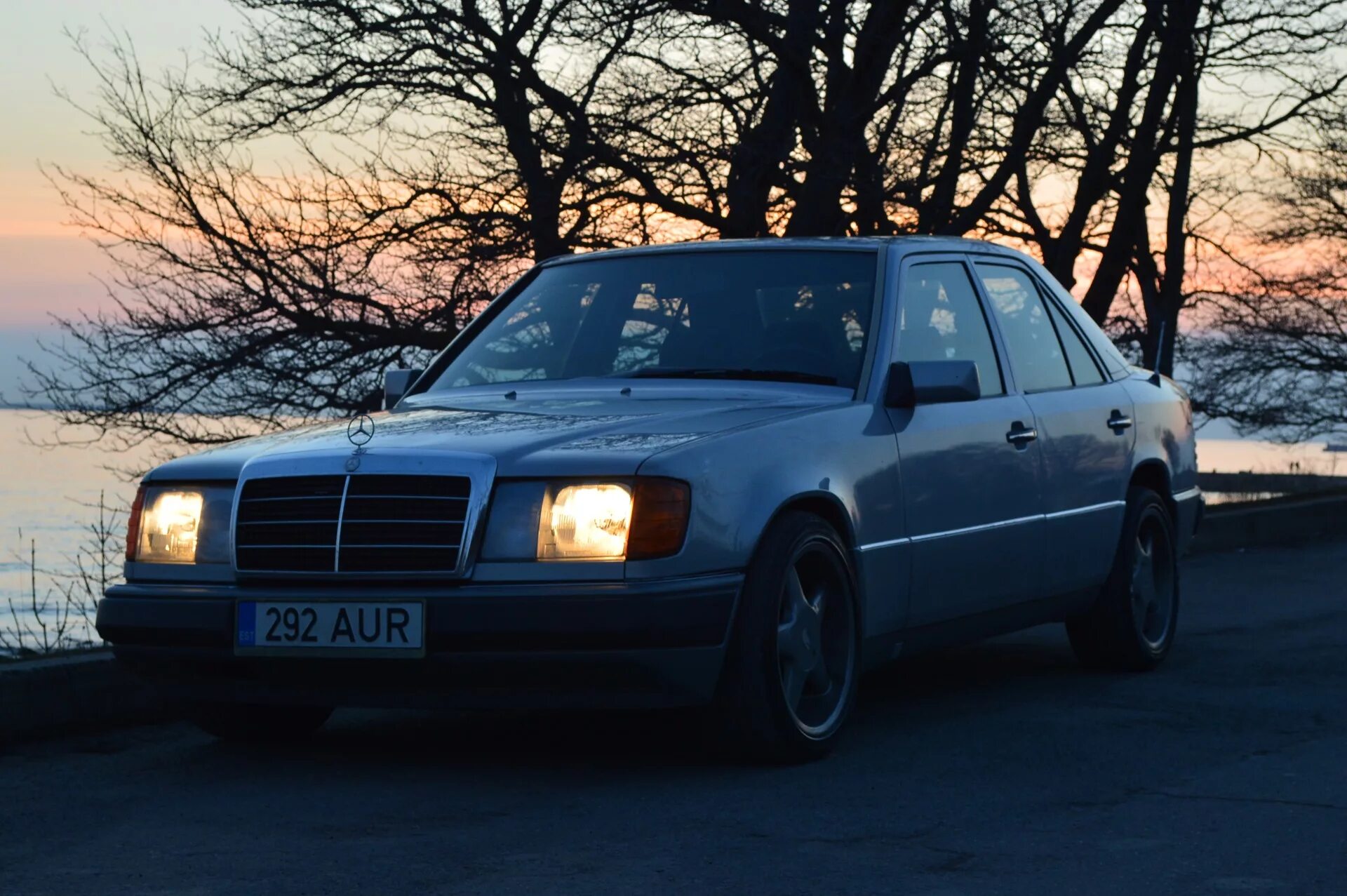 Mercedes-benz w124 260. Мерседес бенц 260 е. Мерседес 260е 1990. W124 e260. Мерседес 260.