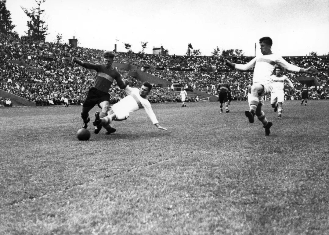 динамо киев 1942 матч смерти. матч смерти в киеве в 1942. киевское динамо 1942. оккупация города краснодара в годы великой отечественной войны. событие 9 августа 1942.