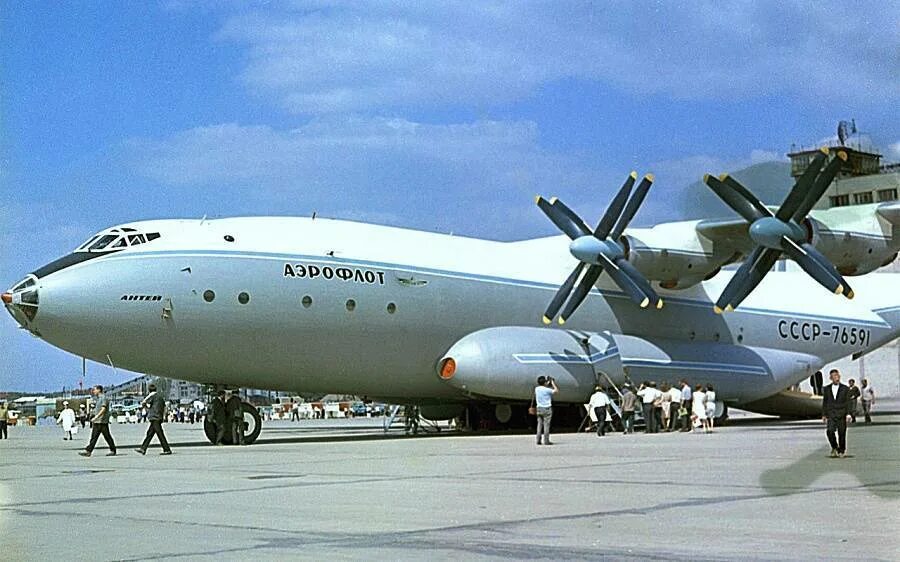 Самолет ан 24. Китайский ан-12. Ан-22 вта. Самолёт антей ан-22. Версии ан.