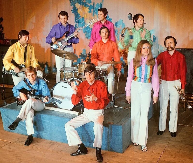 Ансамбли 70 х лет. Самоцветы группа 70. руденко виа 1977. ансамбли виа самоцветы.