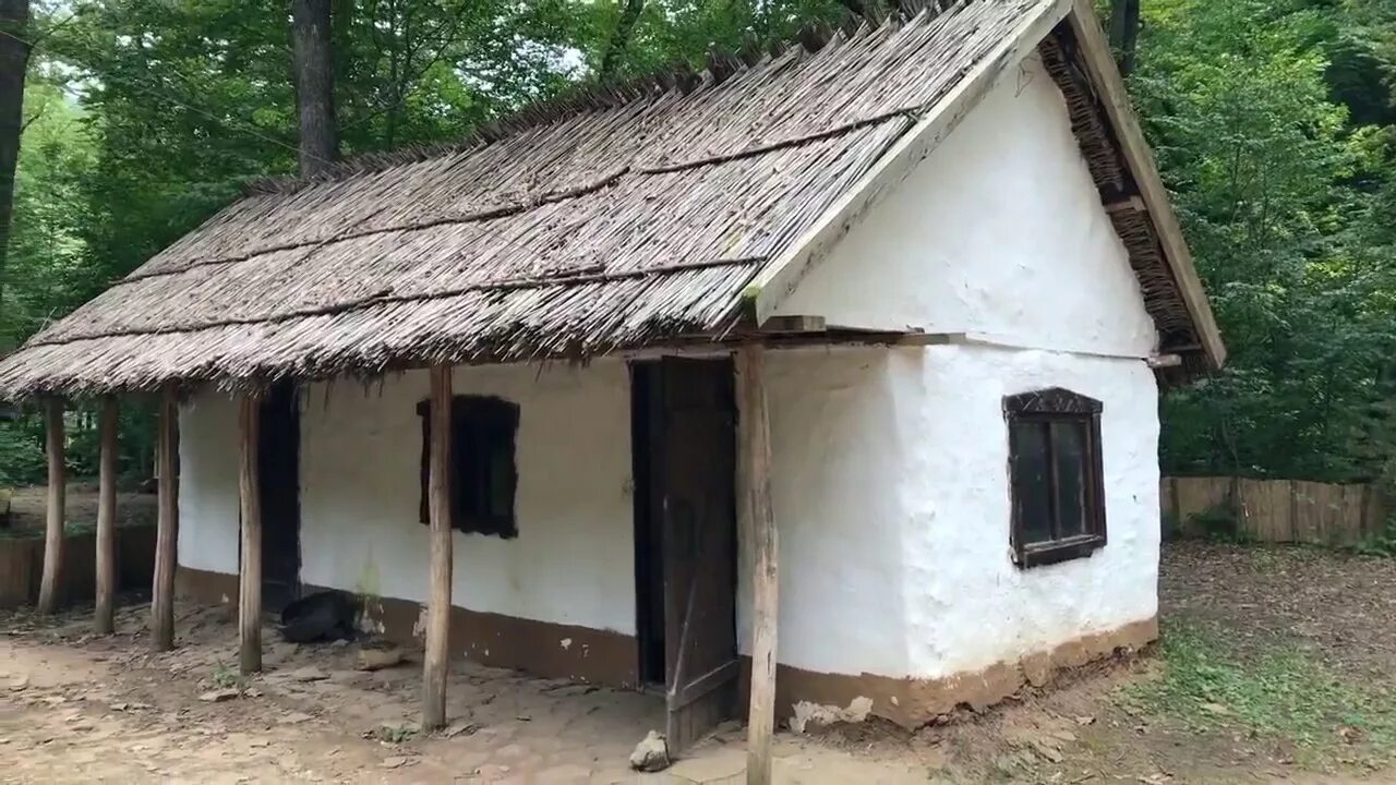 Жилище Черкесов адыгейцев. Традиционное жилище Черкесов. Адыгское подворье этнографический музей. Жилища адыгов Черкесов. Черкесский двор