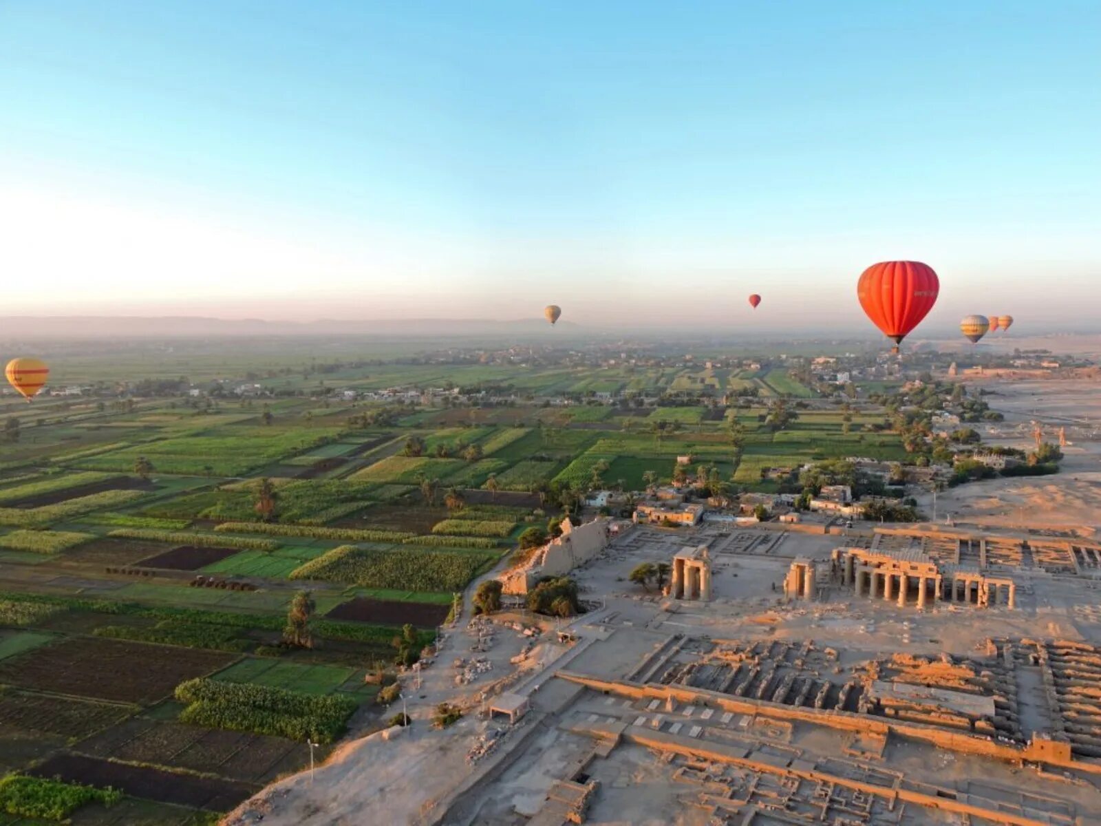 Египет воздушное пространство. Луксор Египет воздушные шары. Полет на воздушном шаре в Луксоре. Экскурсия из Хургады Луксор и полет на шаре. Люксор воздушный шар.