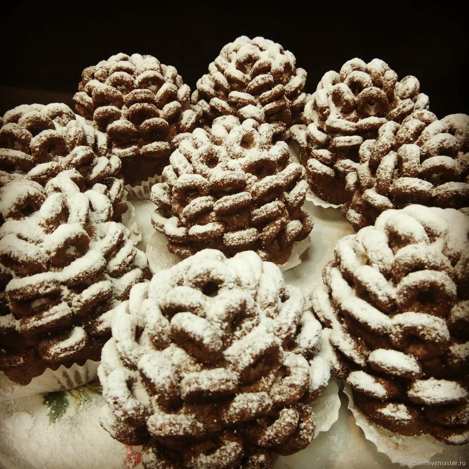 сладость шишка. сладость шишка. сладость шишка. сладость шишка. десерт новогодние шишки.