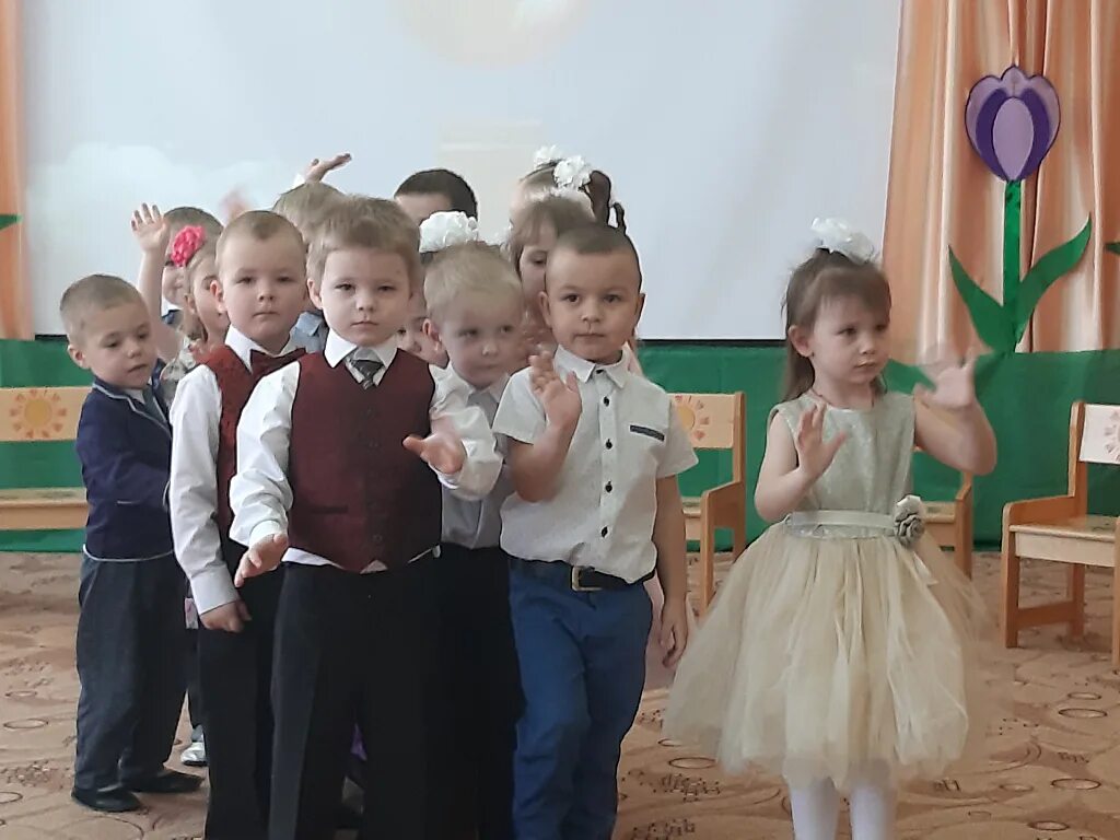 Как одеть ребенка на утренник. Утренник 8 марта. утренник 8 марта в младшей группе 2016г. картинки к 8 марта утренник в младшей группе. мероприятие к 8 марта для младших школьников.