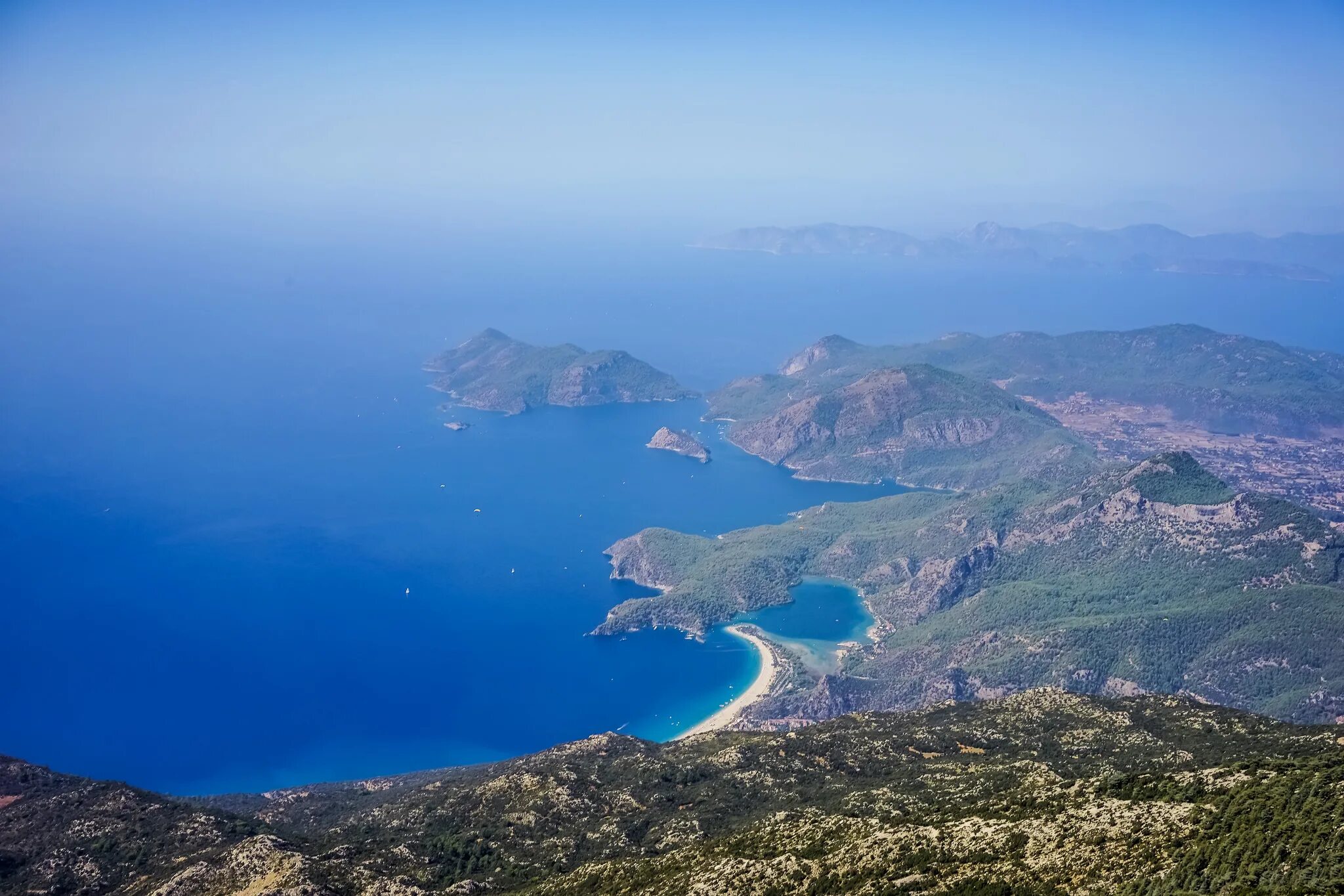 Олюдениз параплан. Параглайдинг гора бабадаг. Параглайдинг гора бабадаг. Гора бабадаг олюдениз. Турция фетхие гора бабадаг.