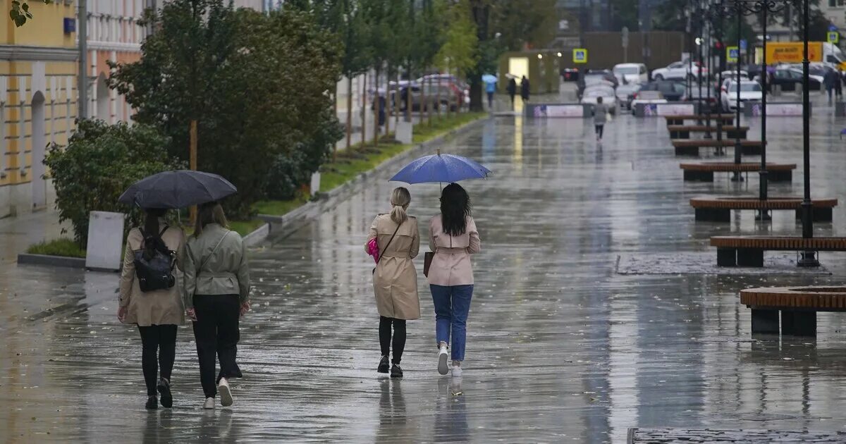 Неделя без дождей. Дождливый день. Дождливая погода. Пасмурный дождливый день. Дождливая Москва.