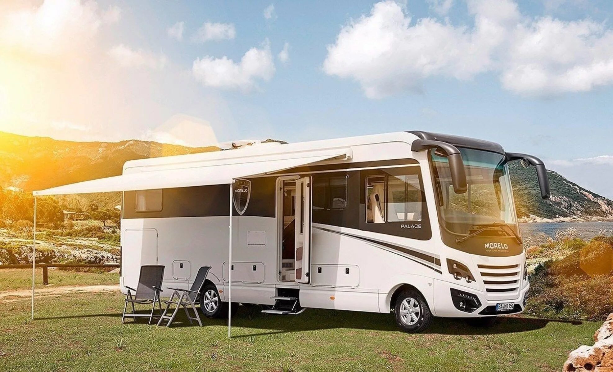 Авто купить недвижимость. Автодом Morelo Palace 93 MB. Автодом Motorhome. Camper автодом. Futuria автодом.