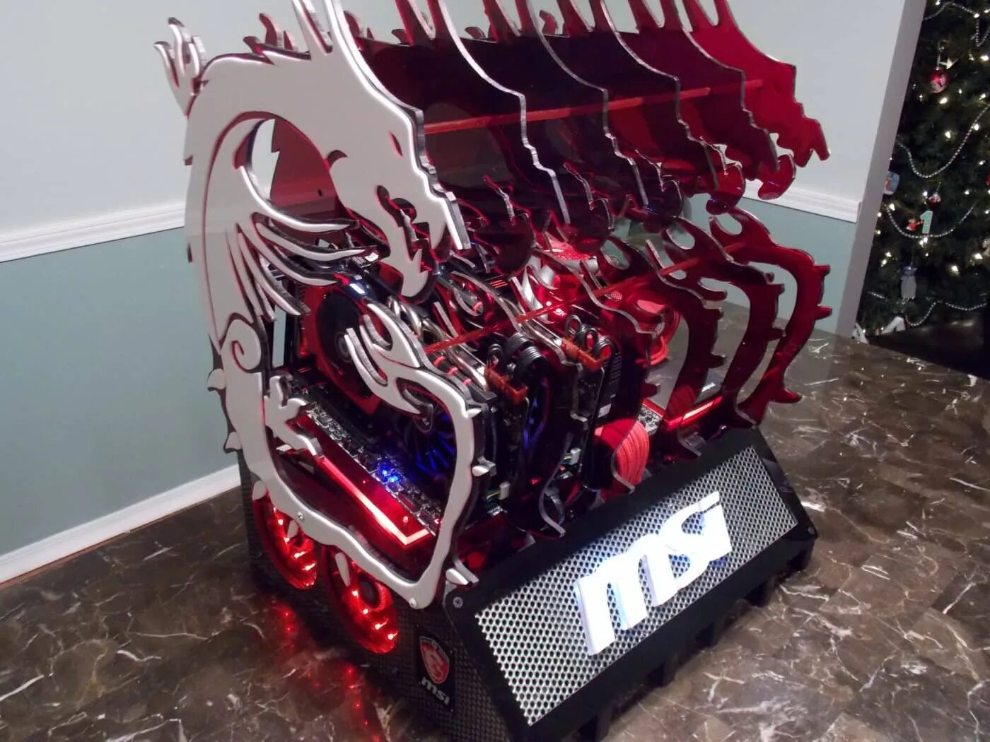 Компьютер dragon. Системный блок msi dragon. корпус msi красный дракон. msi корпус pk 2025. msi case pc.