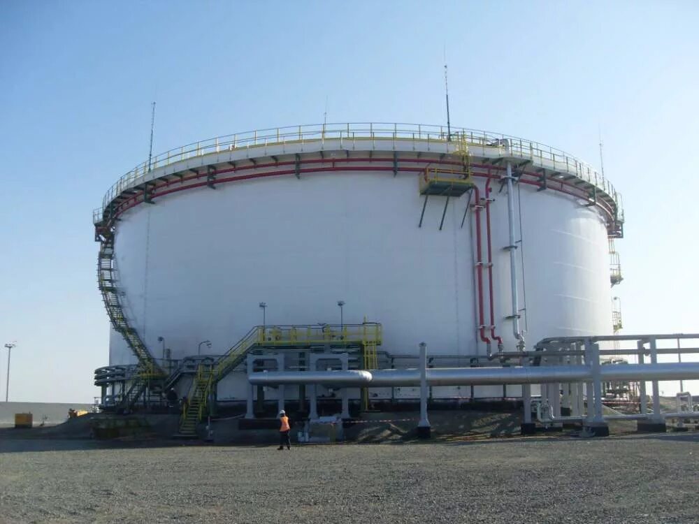Резервуары для хранения нефтепродуктов типы резервуаров. Резервуарный парк. вертикальные резервуары для нефтепродуктов. хранение нефтепродуктов. резервуар для нефти.