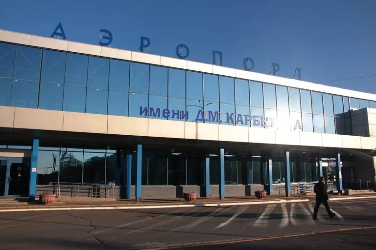 Сколько аэропортов в омске. Омский аэропорт. Омский аэропорт фото. Омск-Центральный. Омский аэропорт ночью.
