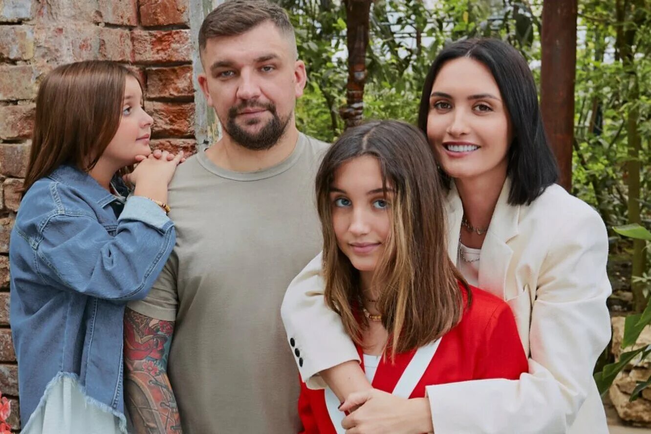 Маша вакуленко дочь басты. Баста василий вакуленко жена. Дочки басты 2021. Баста дочь. Василий вакуленко семья.