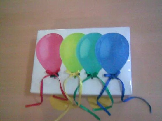 Шарики воздушные послушные. Воздушный шарик для моторики рук. Аппликация воздушные шарики. Рисование в первой младшей группе воздушные шары. Игры с воздушными шариками.