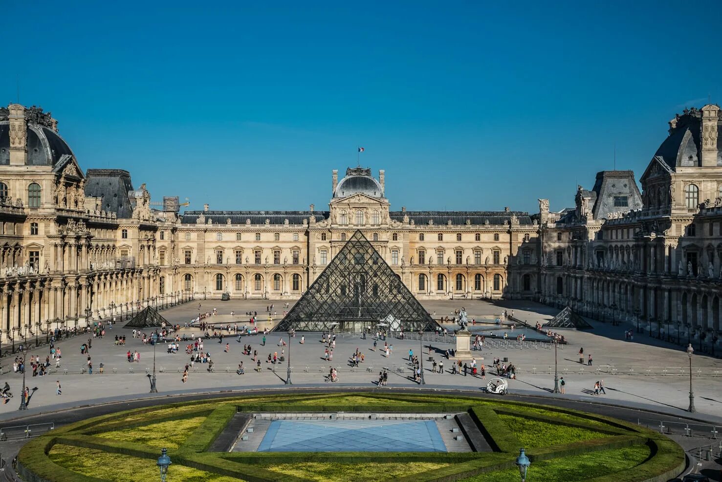 Musee louvre. Музеи. Лувр. Париж. Франция дворец Лувр. Лувр (Musée du Louvre) (1546 – 1555г., Париж).. Лувр Париж снаружи.