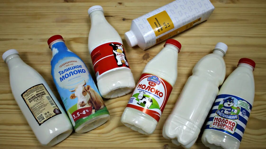 Выкладка продукции на полки магазина. Нежирное молоко. Марки молочной продукции. Натуральное молоко. Молоко производители.