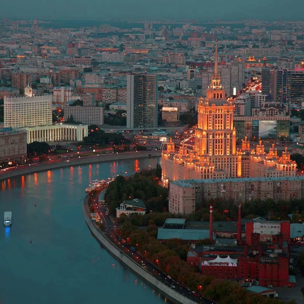 Москва вечером. Москва сити. Фото обложки для facebook москва. Москва самые дешевые. Юго восток москвы.