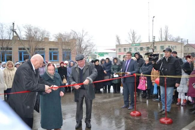 Погода жадовка саратовская область дергачевский район. Дергачи Саратовская область. Памятники Дергачи Саратовская область. Россельхозбанк Дергачи.