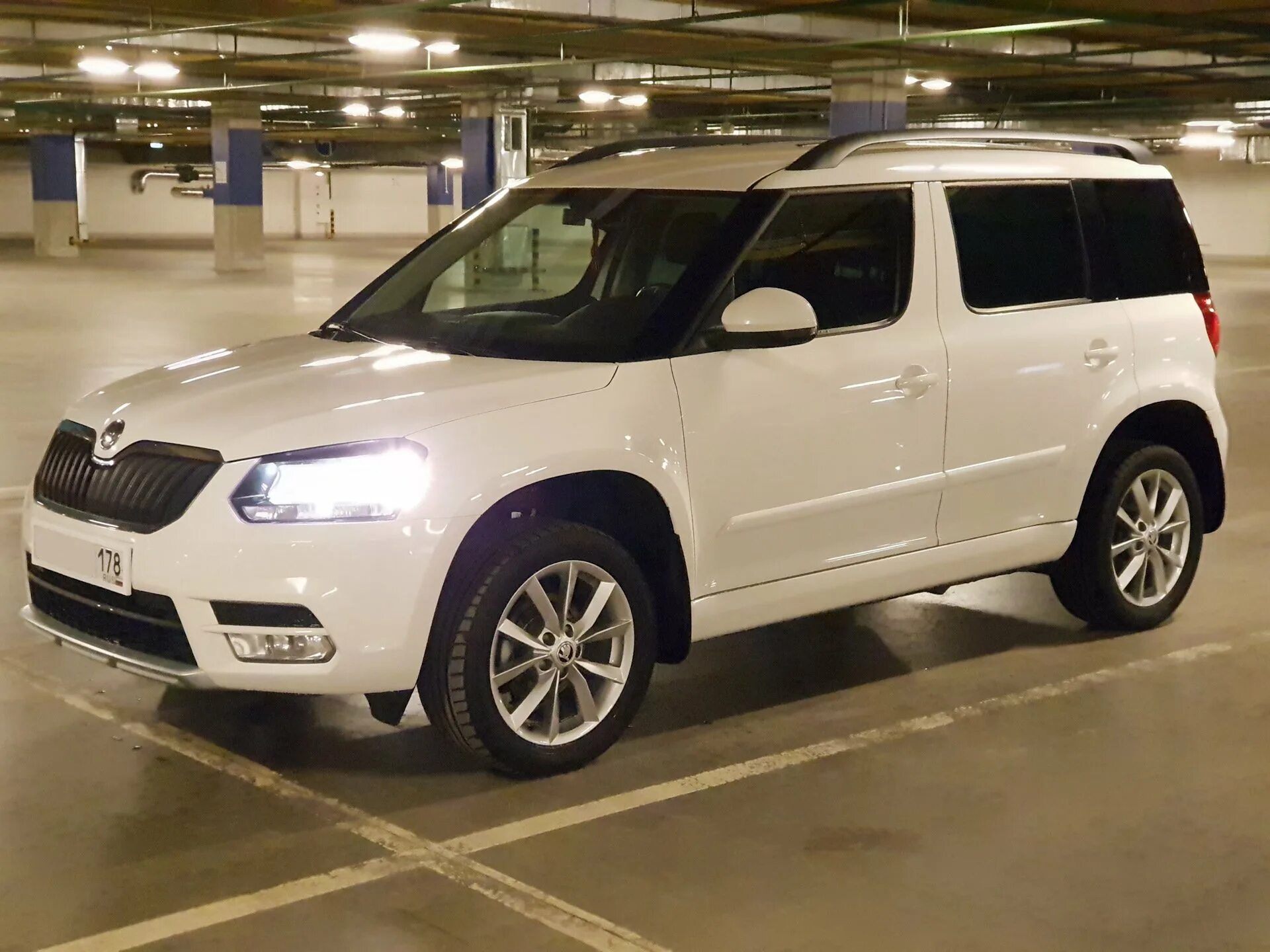 Тюнинг шкода йети. Skoda Yeti 2012 белый. Skoda Yeti белая. Skoda Yeti Tuning. Skoda Yeti Tuning White.