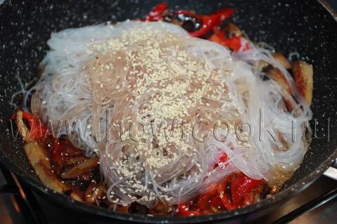 Фунчоза с баклажанами и овощами
