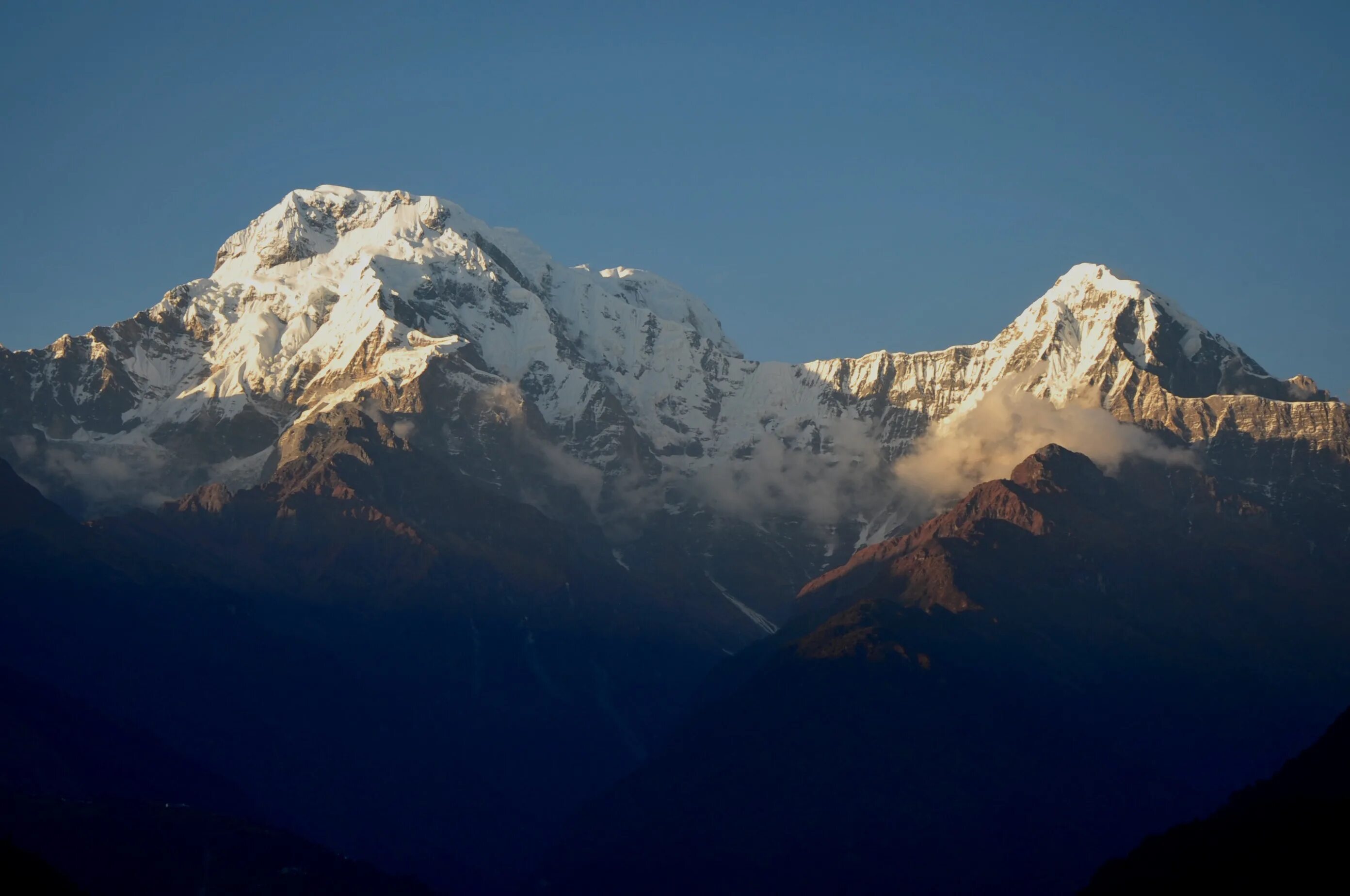 Higher mountains. Annapurna. Аннапурна Восход. Гора Аннапурна фото. Mardi Himal Peak вид на Аннапурну.