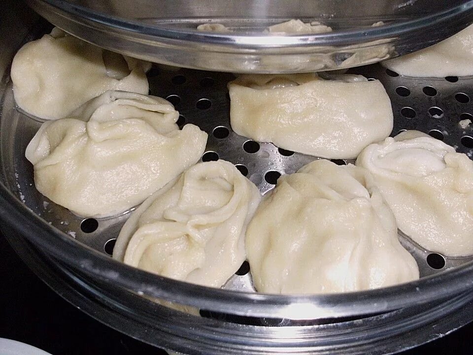 Манты в пароварке. Мантышница ханум. Мантоварка с мантами. Пароварка кенвуд манты. Манты в пароварке.