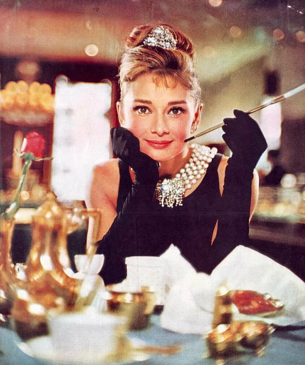 одри хепберн завтрак у тиффани. одри хепберн тиффани. одри хепберн с бриллиантом тиффани. одри хепберн завтрак у тиффани. одри хепберн.