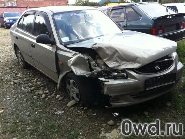 автомобиль lada kalina битая. битые авто в краснодарском крае. разбитый 220 мерседес. битые машины. фольксваген битый спереди.