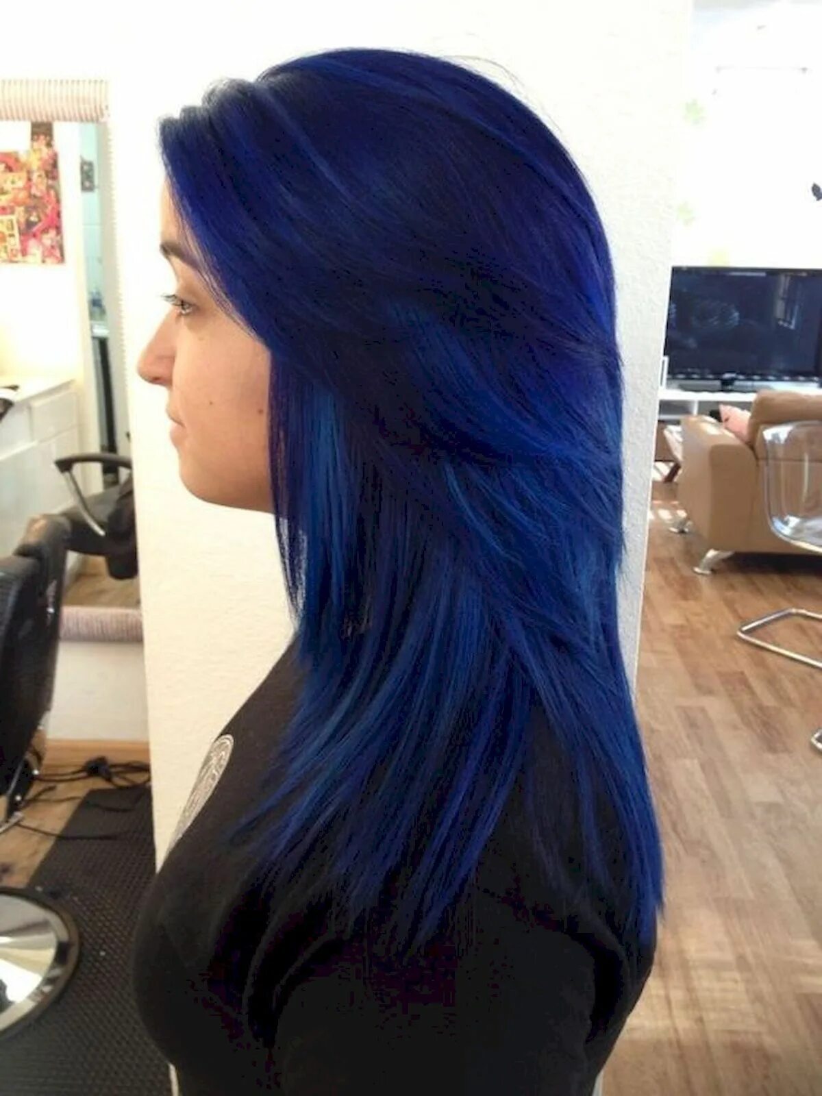 Темно синий цвет волос. Глубокий синий цвет волос. Темно синяя краска для волос. Синяя краска на темные волосы. Сапфировый цвет волос.