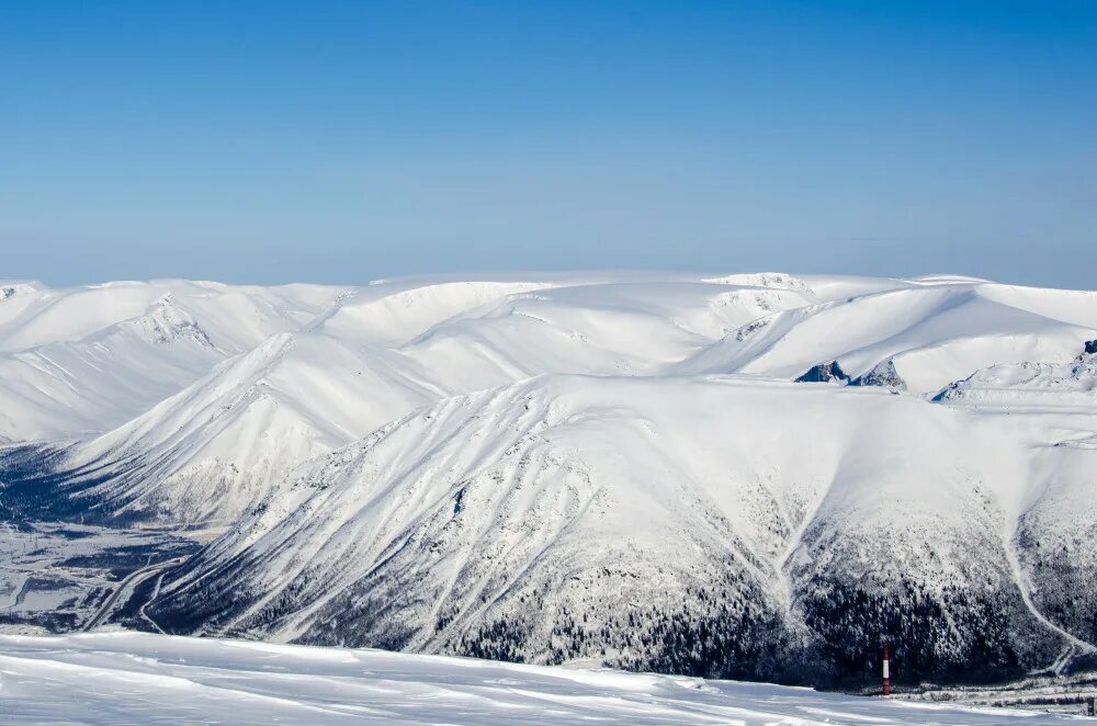 Айкуайвенчорр горнолыжный курорт. Хибины Айкуайвенчорр. Айкуайвенчорр гора в Хибинах. Гора Айкуайвенчорр Мурманская область. Кировск гора Айкуайвенчорр.