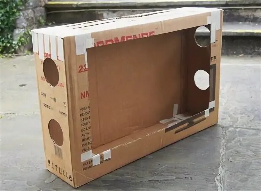 Телевизор из картона. Телевизор из коробок. Поделка телевизор из картона. Макет телевизора из картона.
