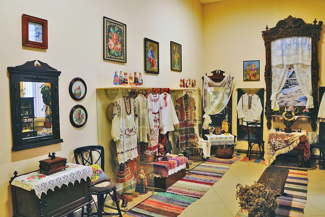 Выставка музей победы. Школьный музей авиации г. Экспозиция располагается. Раиса сметанина дом музей. Музей скрытая экспозиция.