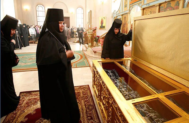 клирик покровского хотьковского монастыря протоиерей виктор мноян. покровский хотьков монастырь внутри. хотьково женский монастырь мощи прп. священство покровского монастыря. покровский хотьков монастырь святыни.