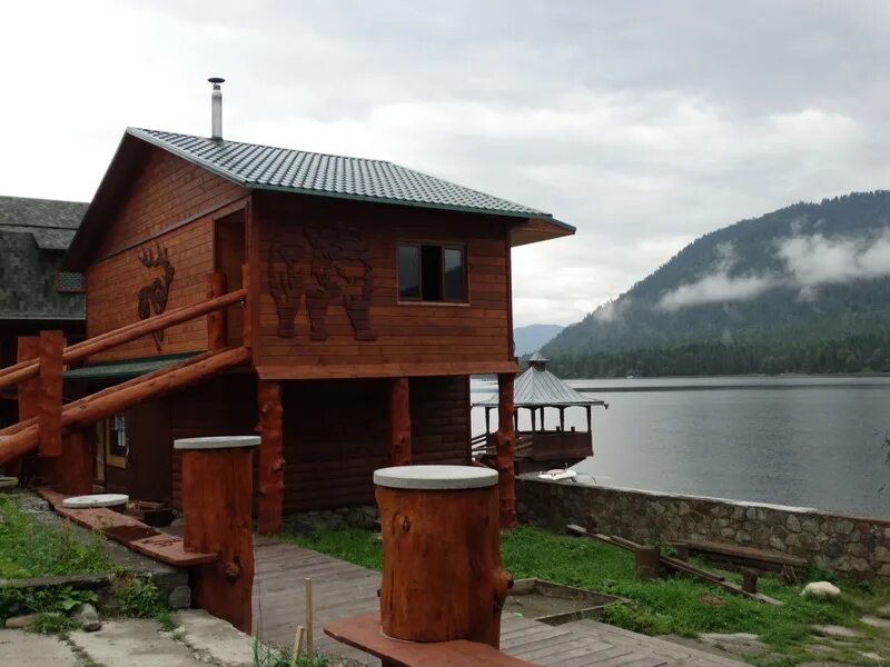 телецкое озеро турбазы. дом на телецком озере. дом на телецком озере. иогач телецкое озеро. усадьба чагат на телецком.