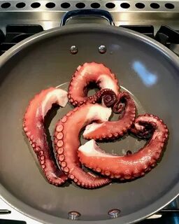 Осьминоги на сковороде