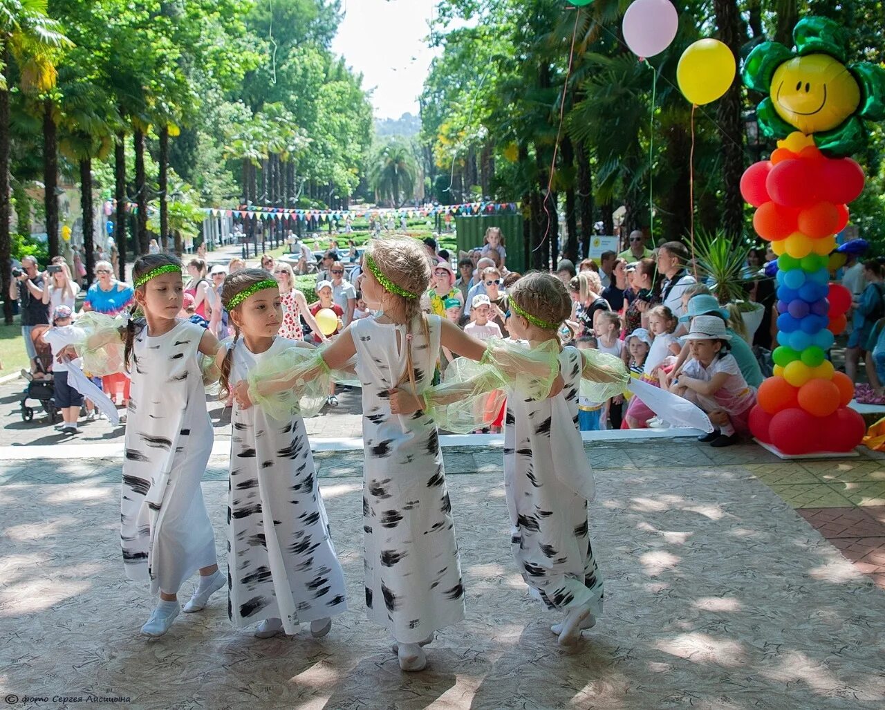 День защиты детей в доу фотоотчет. События в детском саду. 1 июня праздник для детей фото отчет в доу. Фотоотчет в детском саду. День пчел в доу фотоотчет.