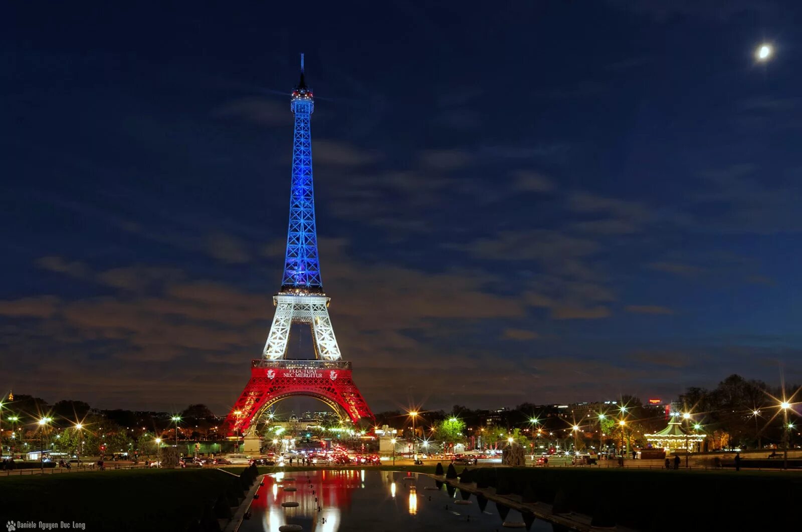 Tour Eiffel Paris. Париж сейчас. Эйфелева башня в Париже ярко. Эйфелева башня в Париже сейчас.