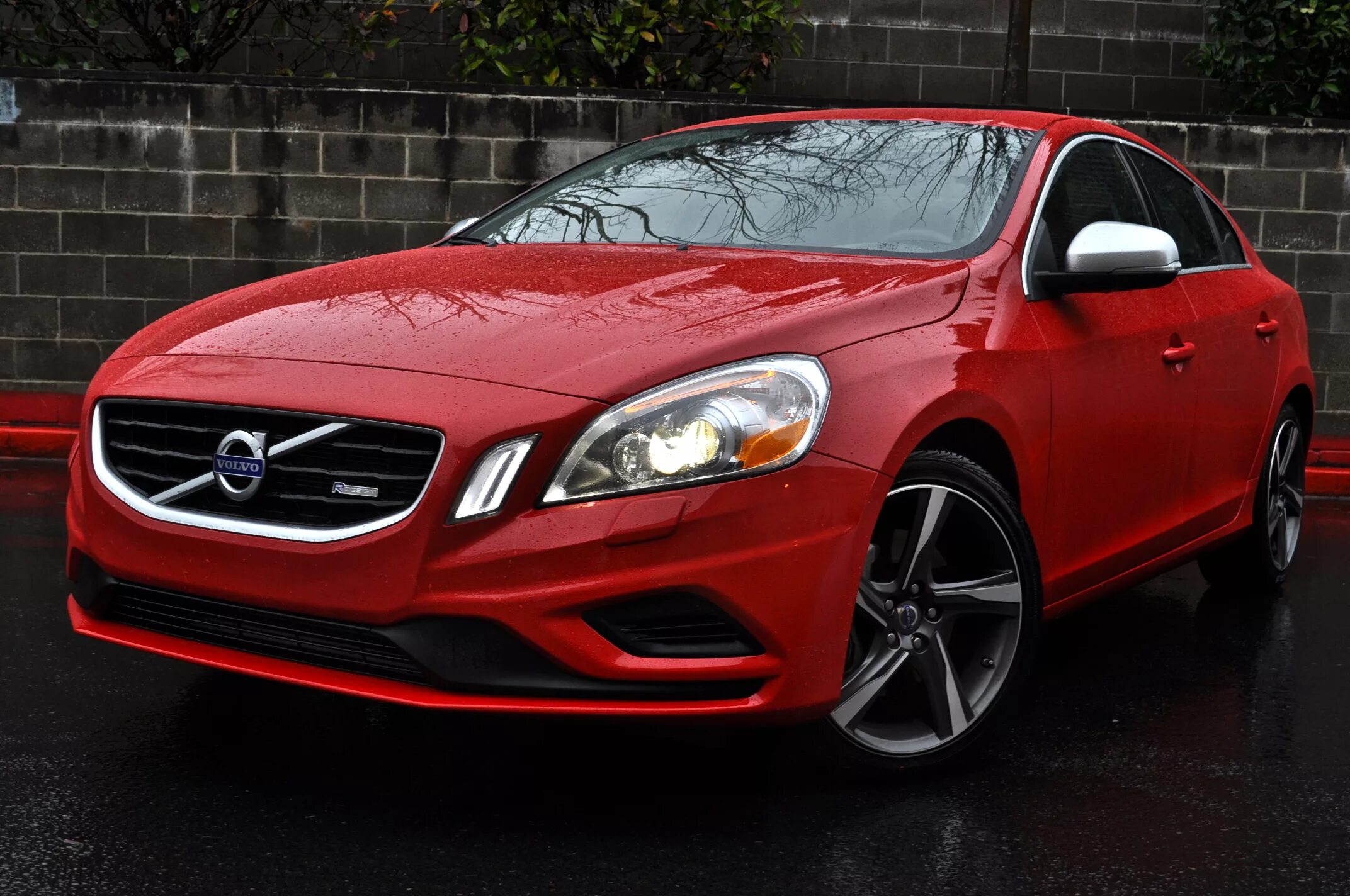 S 60 отзывы. Volvo s60 Red. Вольво s60 2012 красная. Volvo s60 красная. Volvo s60r 2012.